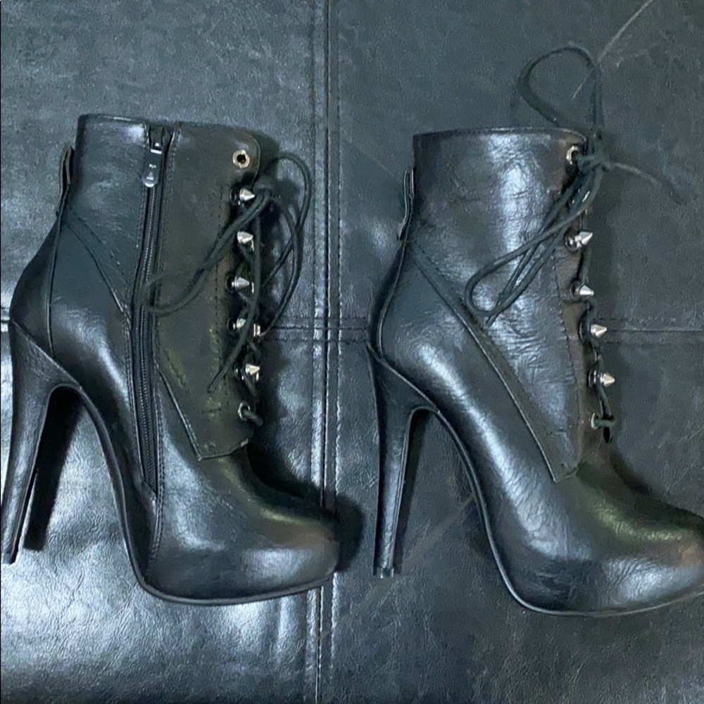 Lace up boots with heels